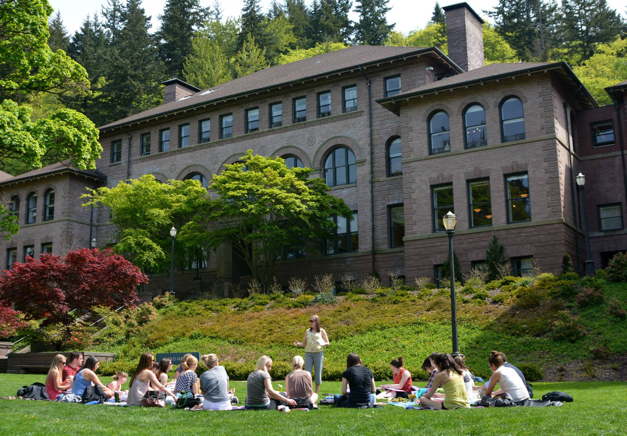 Class_on_Old_Main_lawn